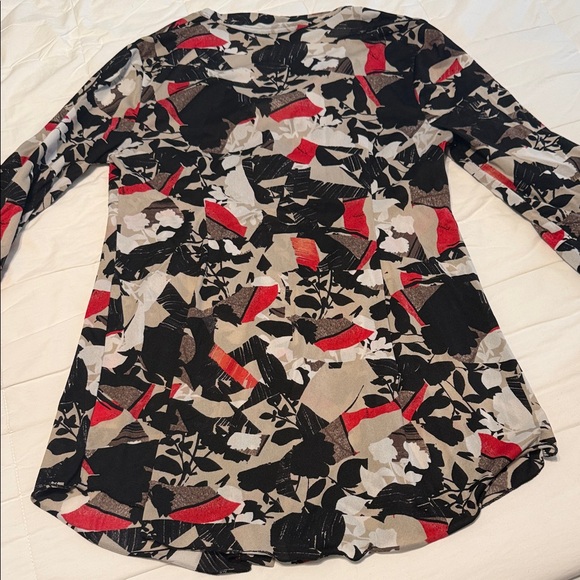 Abstract Patterned Blouse - Picture 4 of 4